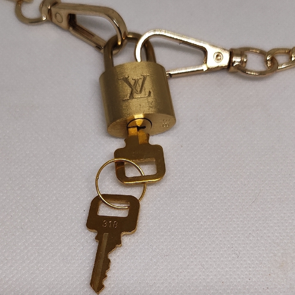 Classic Gold Chain Lock With 2 Keys Functional Holder - Picture 2 of 6
